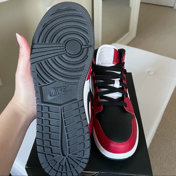 DS Air Jordan 1 Mid Chicago Toe 7Y - Picture 4 of 4